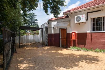 Commercial Property For Sale in Cyrildene, Johannesburg