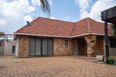 House For Sale in Cyrildene, Johannesburg